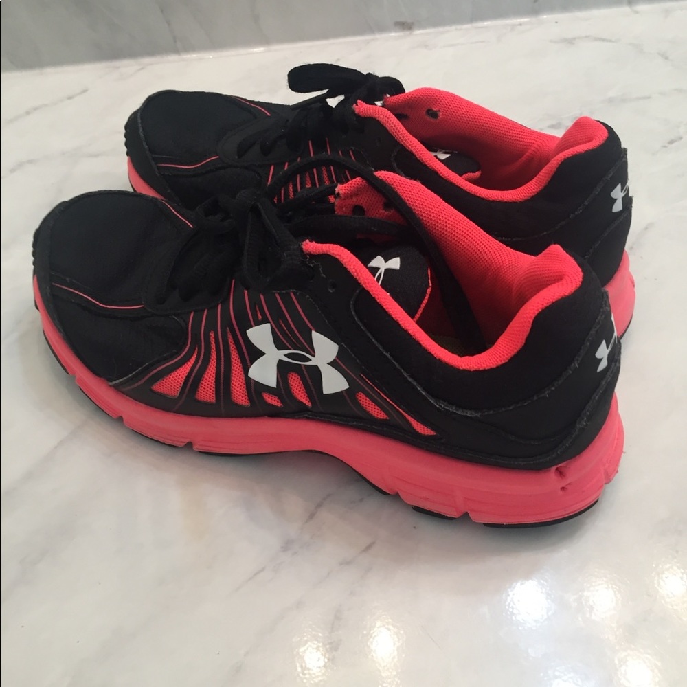 Under Armour Shoes-Like New